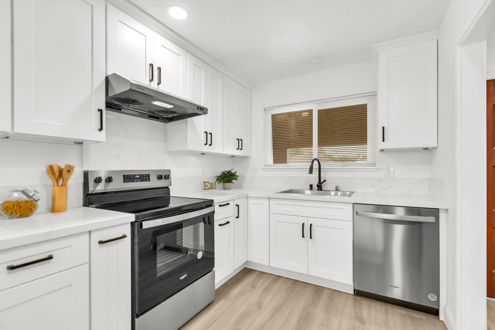 Detail Gallery Image 9 of 45 For 1225 58th Ave, Sacramento,  CA 95831 - 3 Beds | 2 Baths