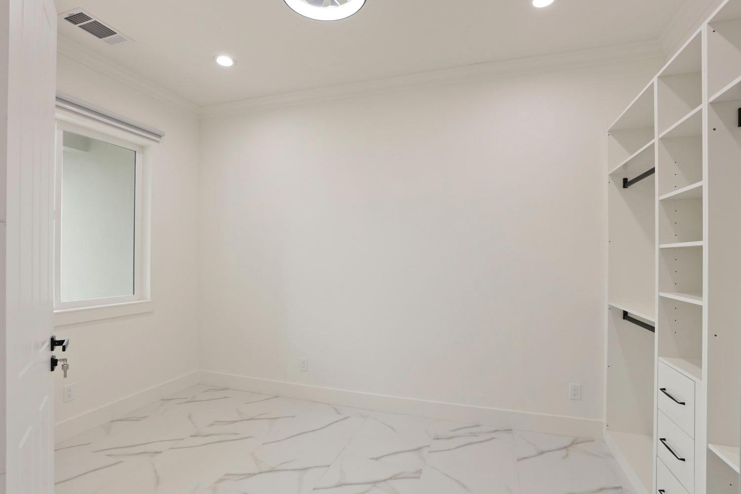 Detail Gallery Image 11 of 58 For 2442 Vintage Oaks Ct, Lodi,  CA 95242 - 4 Beds | 3/1 Baths