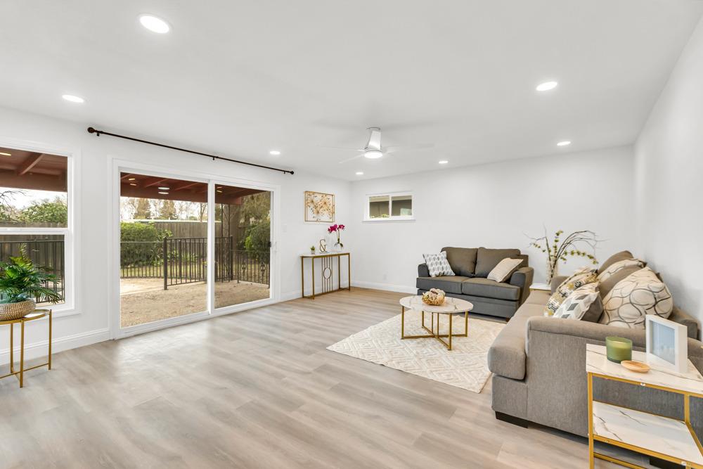 Detail Gallery Image 3 of 45 For 1225 58th Ave, Sacramento,  CA 95831 - 3 Beds | 2 Baths