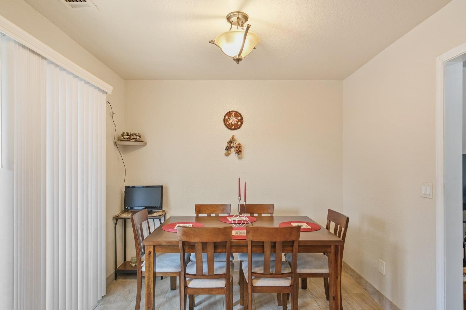 Detail Gallery Image 7 of 18 For 1509 Prospect Ln, Modesto,  CA 95355 - 3 Beds | 2 Baths