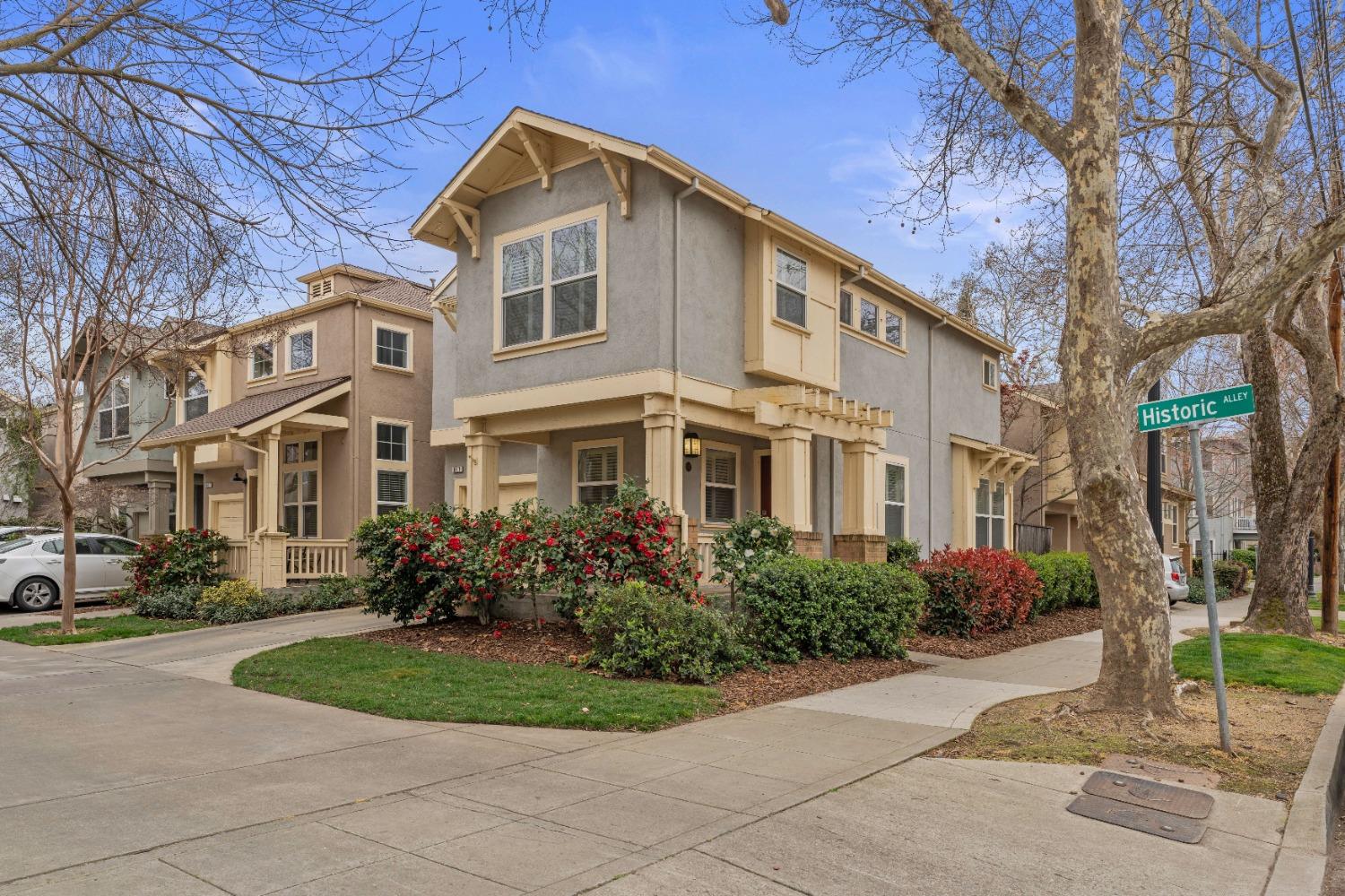 Detail Gallery Image 1 of 1 For 847 26 St, Sacramento,  CA 95816 - 3 Beds | 2/1 Baths