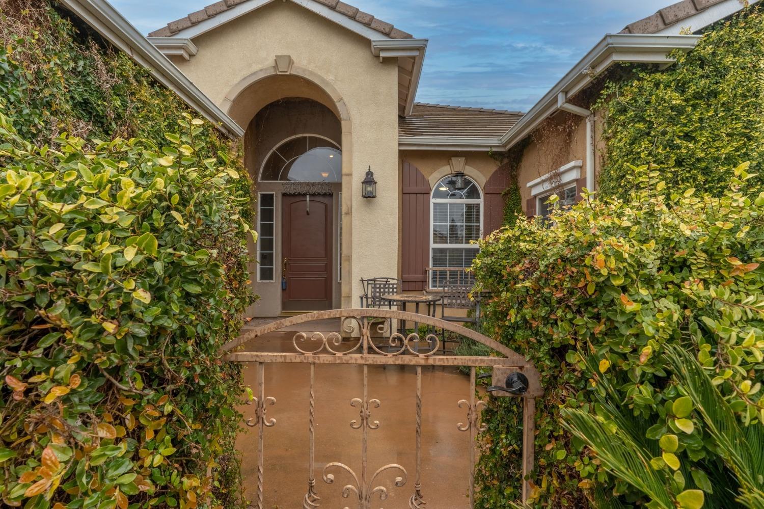 Detail Gallery Image 2 of 32 For 4609 via Giardiano, Modesto,  CA 95357 - 3 Beds | 2 Baths