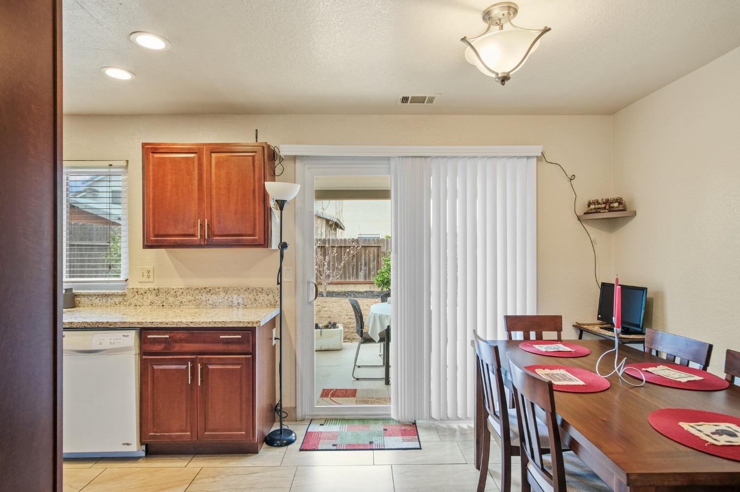 Detail Gallery Image 8 of 18 For 1509 Prospect Ln, Modesto,  CA 95355 - 3 Beds | 2 Baths