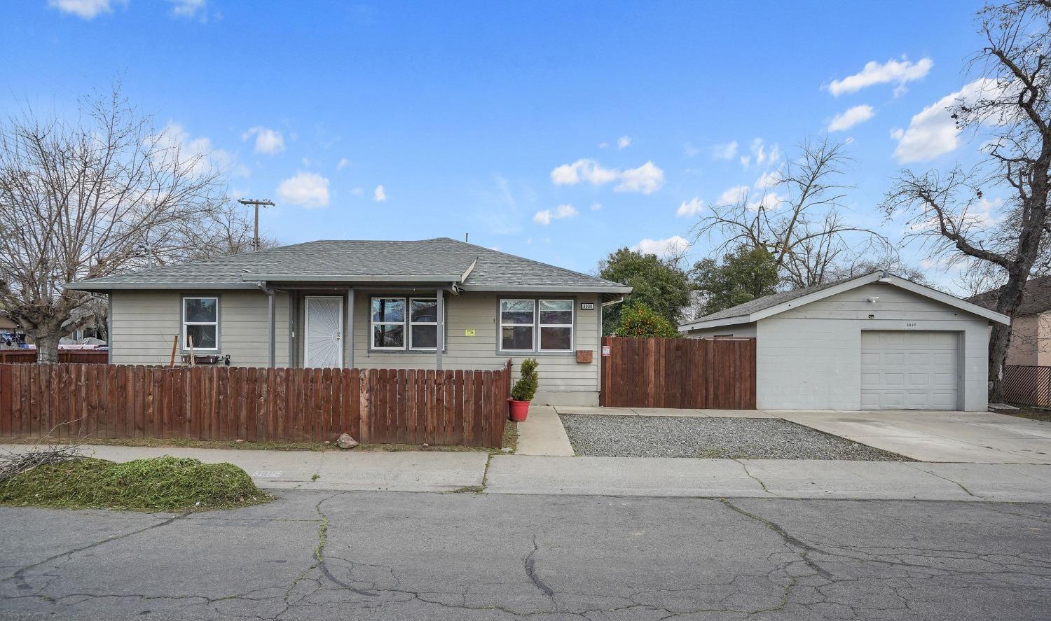 Detail Gallery Image 1 of 1 For 3090 Belden St, Sacramento,  CA 95815 - 3 Beds | 2 Baths