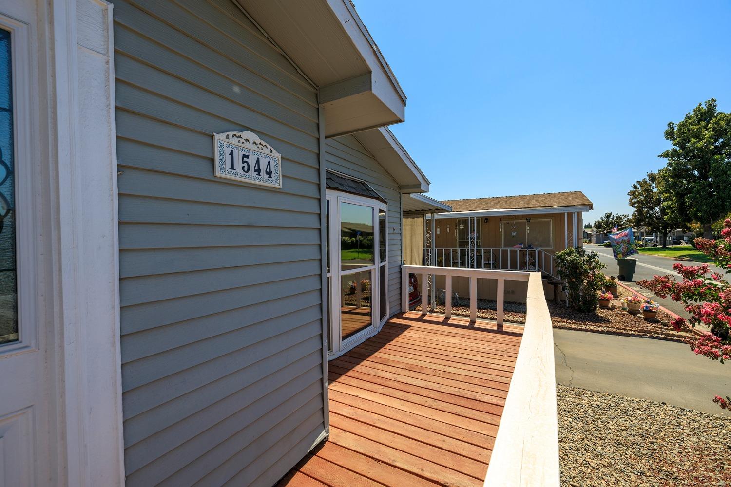 Detail Gallery Image 3 of 62 For 1544 Playground Way, Modesto,  CA 95350 - 3 Beds | 2 Baths