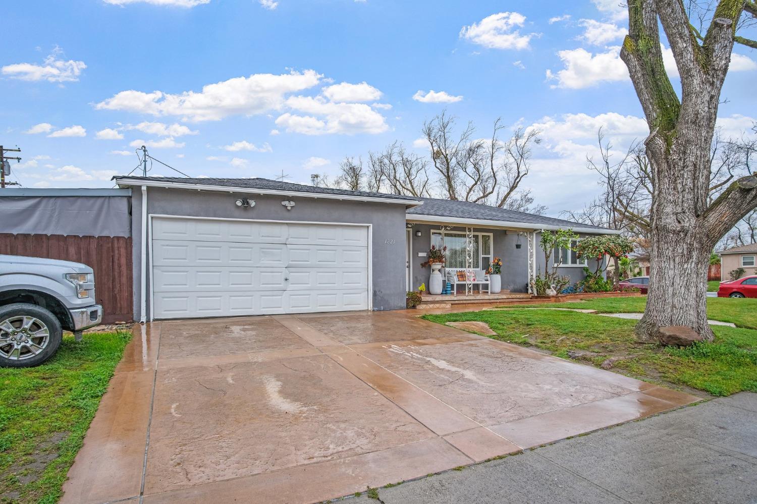 Detail Gallery Image 1 of 1 For 1221 Bispo, Modesto,  CA 95350 - 3 Beds | 1 Baths