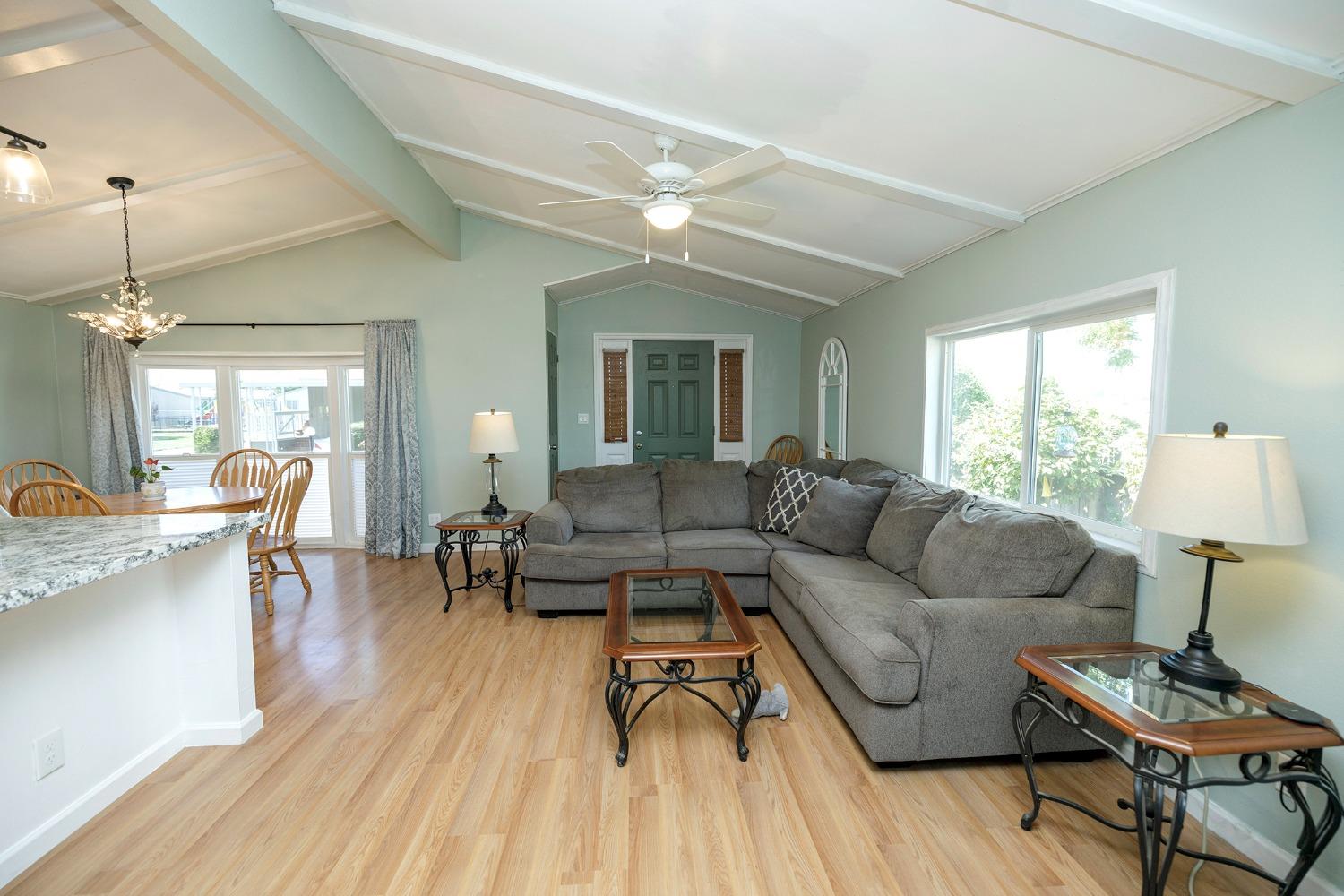 Detail Gallery Image 6 of 62 For 1544 Playground Way, Modesto,  CA 95350 - 3 Beds | 2 Baths