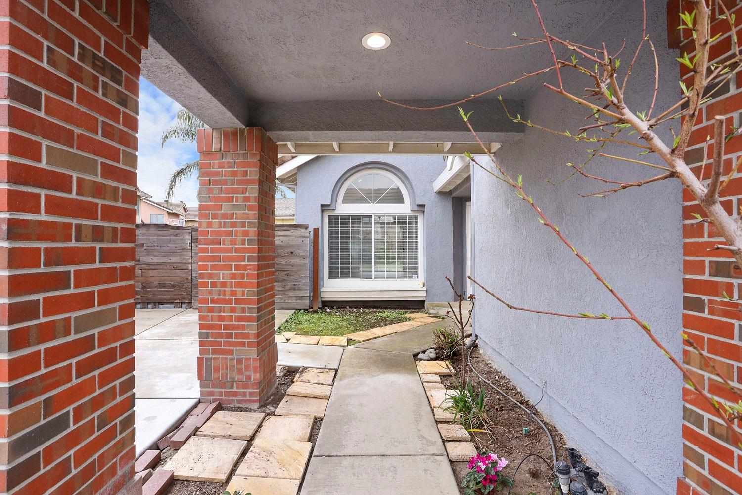Detail Gallery Image 4 of 51 For 3422 Gail Ct, Stockton,  CA 95206 - 4 Beds | 2/1 Baths