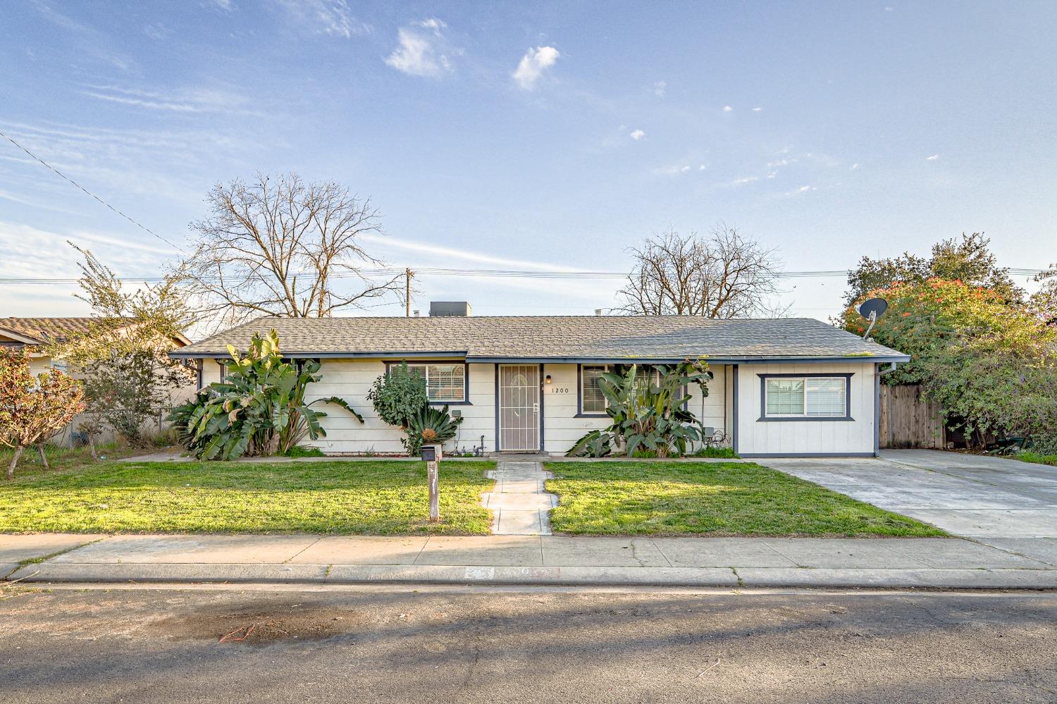 Detail Gallery Image 1 of 1 For 1200 Latimer Ave, Modesto,  CA 95351 - 4 Beds | 1 Baths