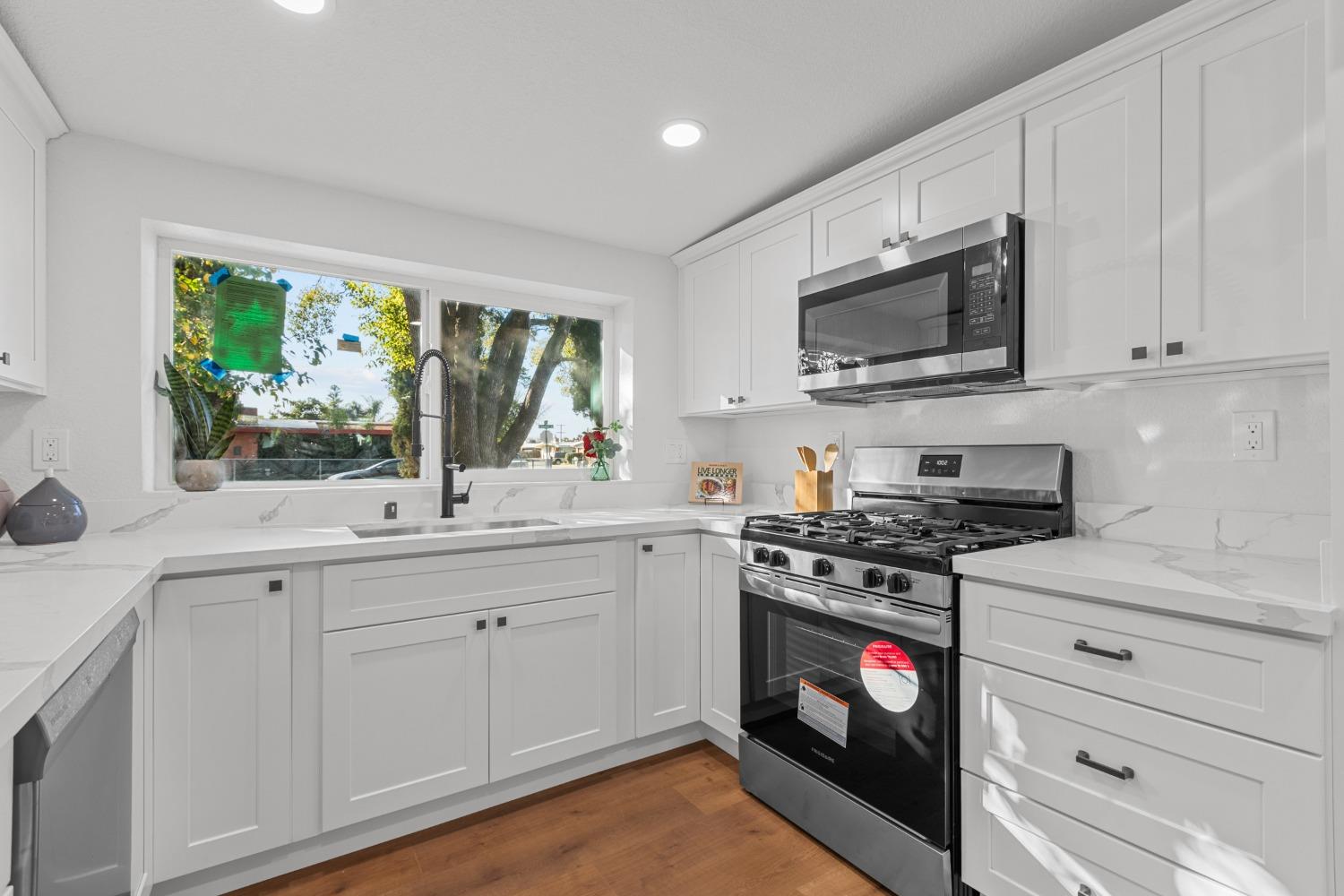 Cummins Way, West Sacramento, California image 8
