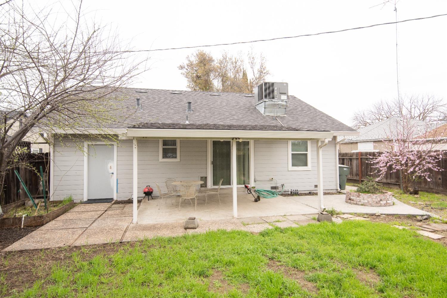 Detail Gallery Image 7 of 20 For 1612 Glenwood Dr, Modesto,  CA 95350 - 2 Beds | 1 Baths