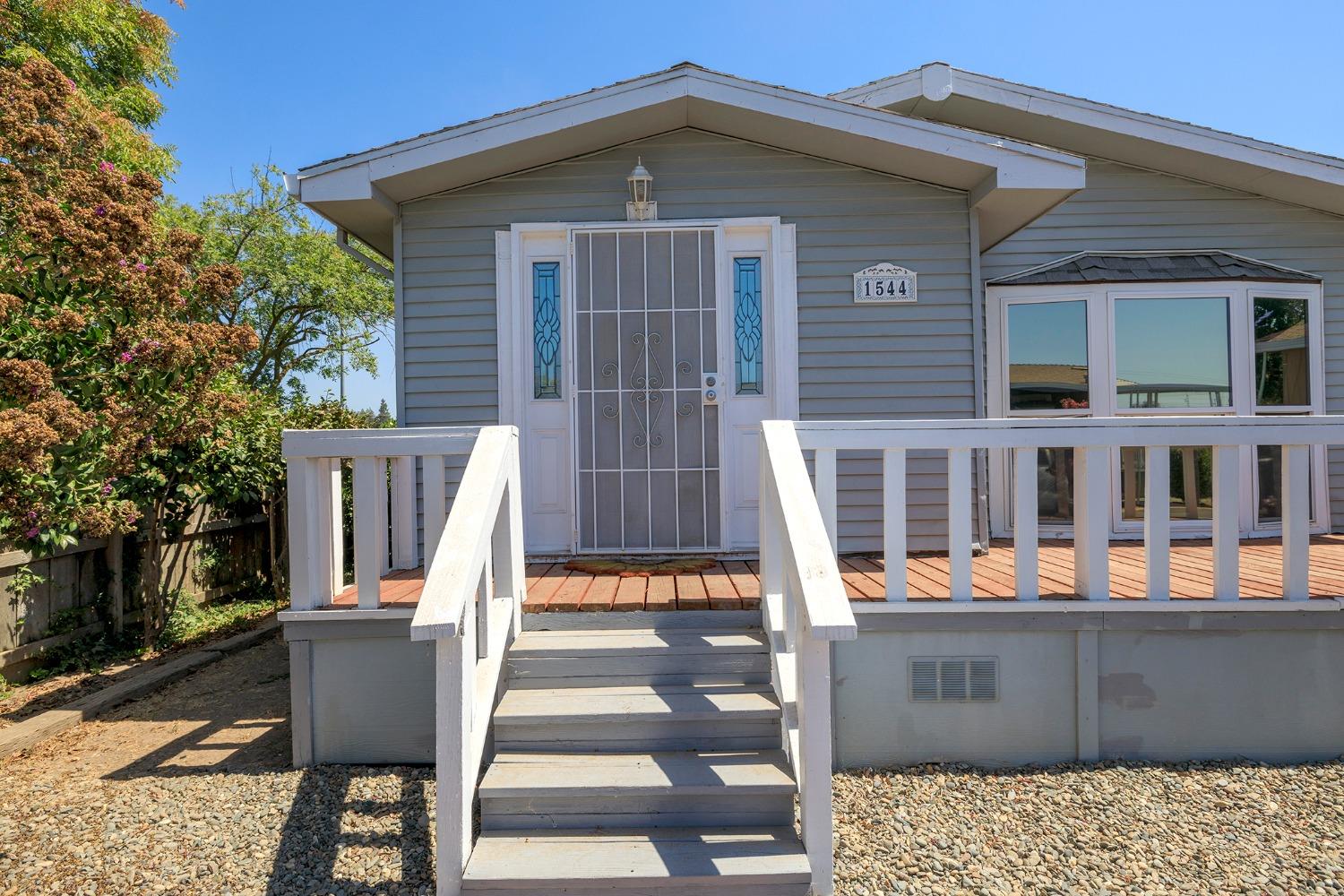 Detail Gallery Image 1 of 62 For 1544 Playground Way, Modesto,  CA 95350 - 3 Beds | 2 Baths