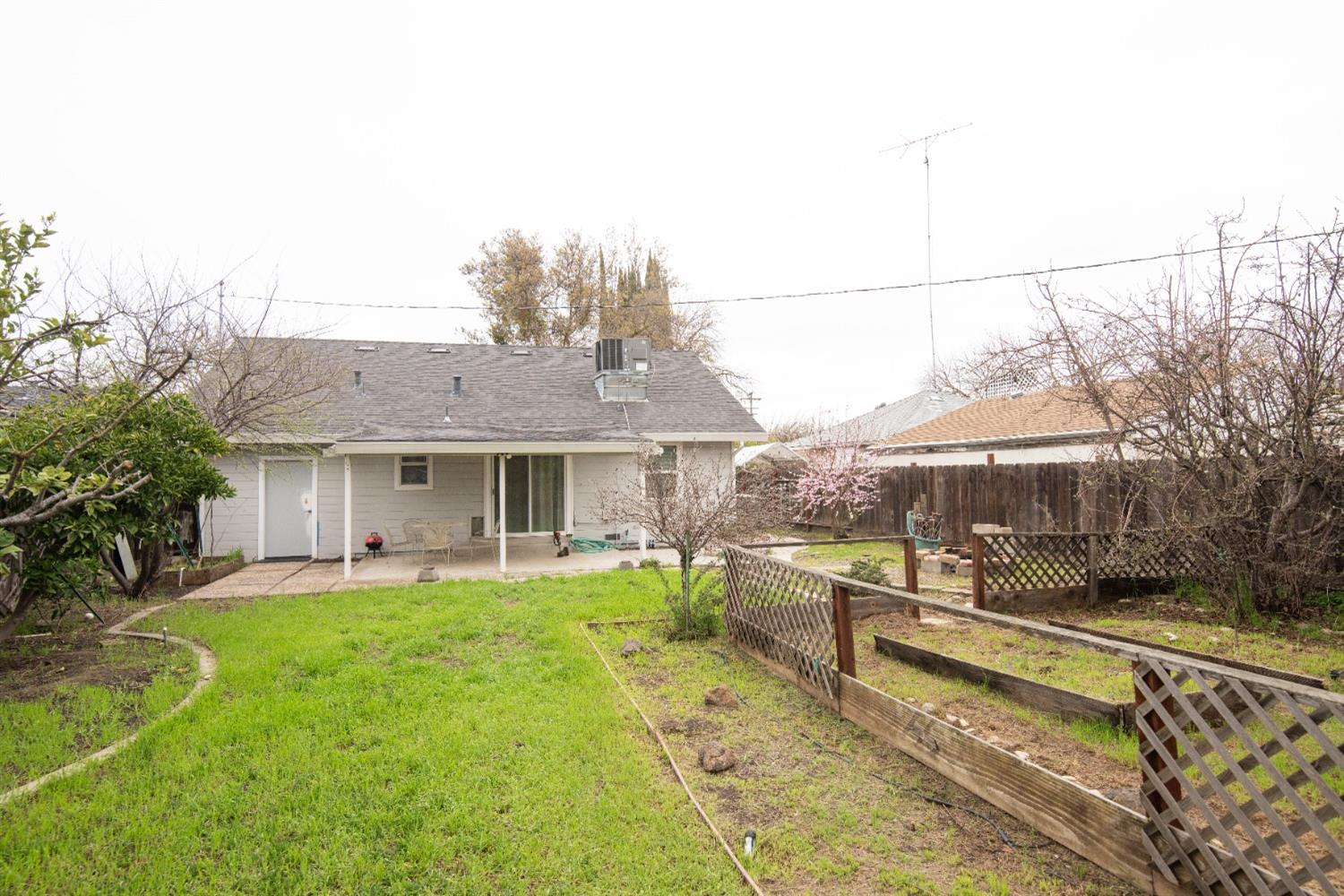 Detail Gallery Image 6 of 20 For 1612 Glenwood Dr, Modesto,  CA 95350 - 2 Beds | 1 Baths