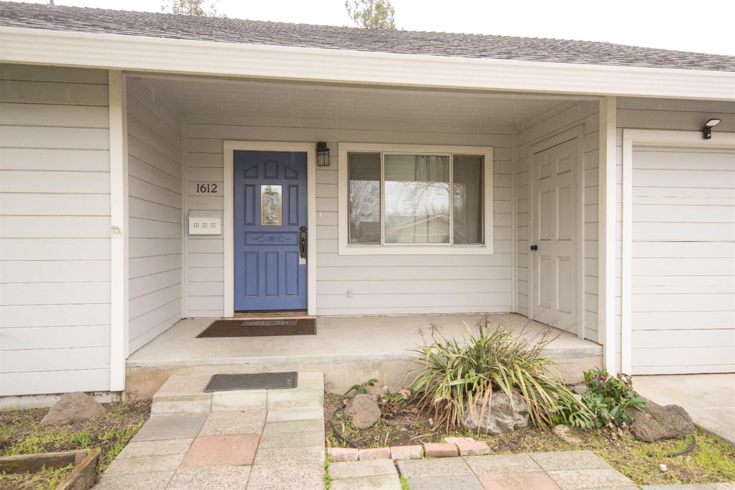 Detail Gallery Image 2 of 20 For 1612 Glenwood Dr, Modesto,  CA 95350 - 2 Beds | 1 Baths