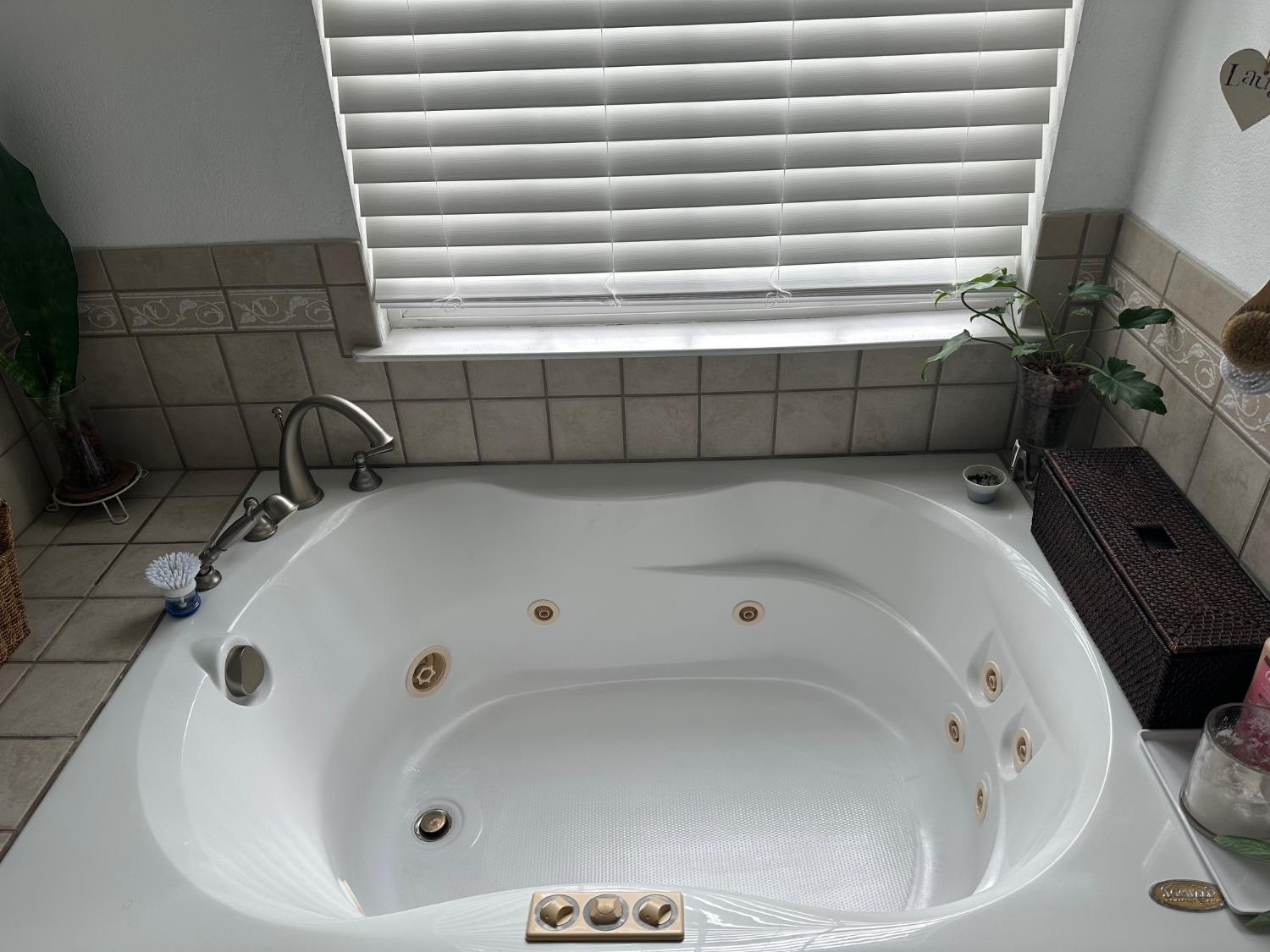 Detail Gallery Image 7 of 17 For 208 Arbor Crest Way, Sacramento,  CA 95838 - 3 Beds | 2 Baths