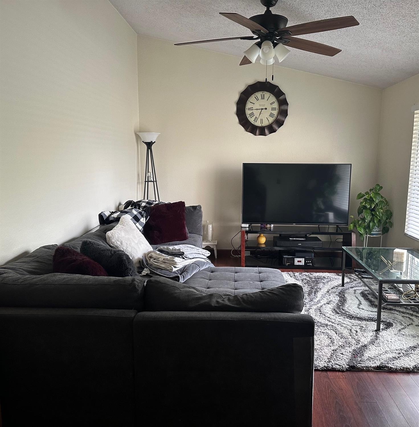 Detail Gallery Image 9 of 17 For 208 Arbor Crest Way, Sacramento,  CA 95838 - 3 Beds | 2 Baths