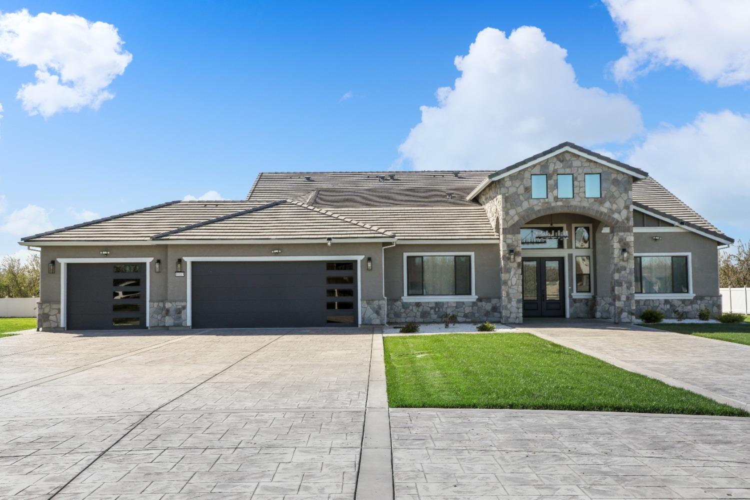 Detail Gallery Image 1 of 74 For 18163 S Carrolton Ave, Ripon,  CA 95366 - 4 Beds | 4/1 Baths