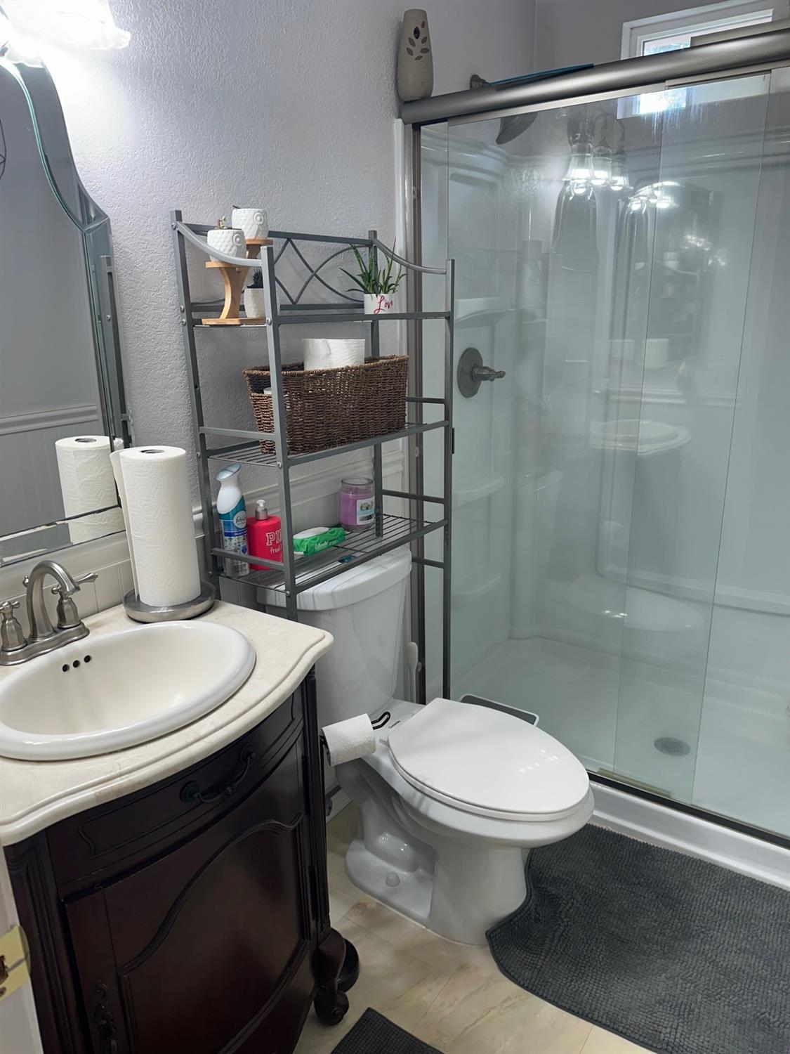 Detail Gallery Image 3 of 17 For 208 Arbor Crest Way, Sacramento,  CA 95838 - 3 Beds | 2 Baths