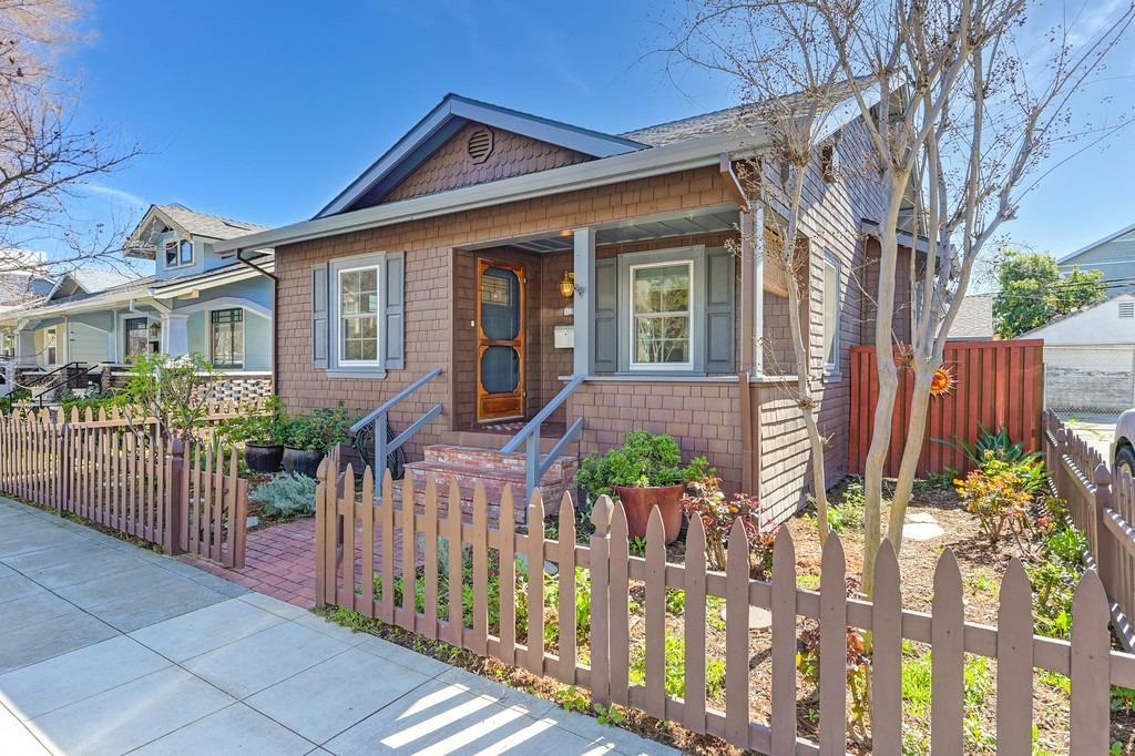 Detail Gallery Image 1 of 1 For 3150 S St, Sacramento,  CA 95816 - 2 Beds | 2 Baths