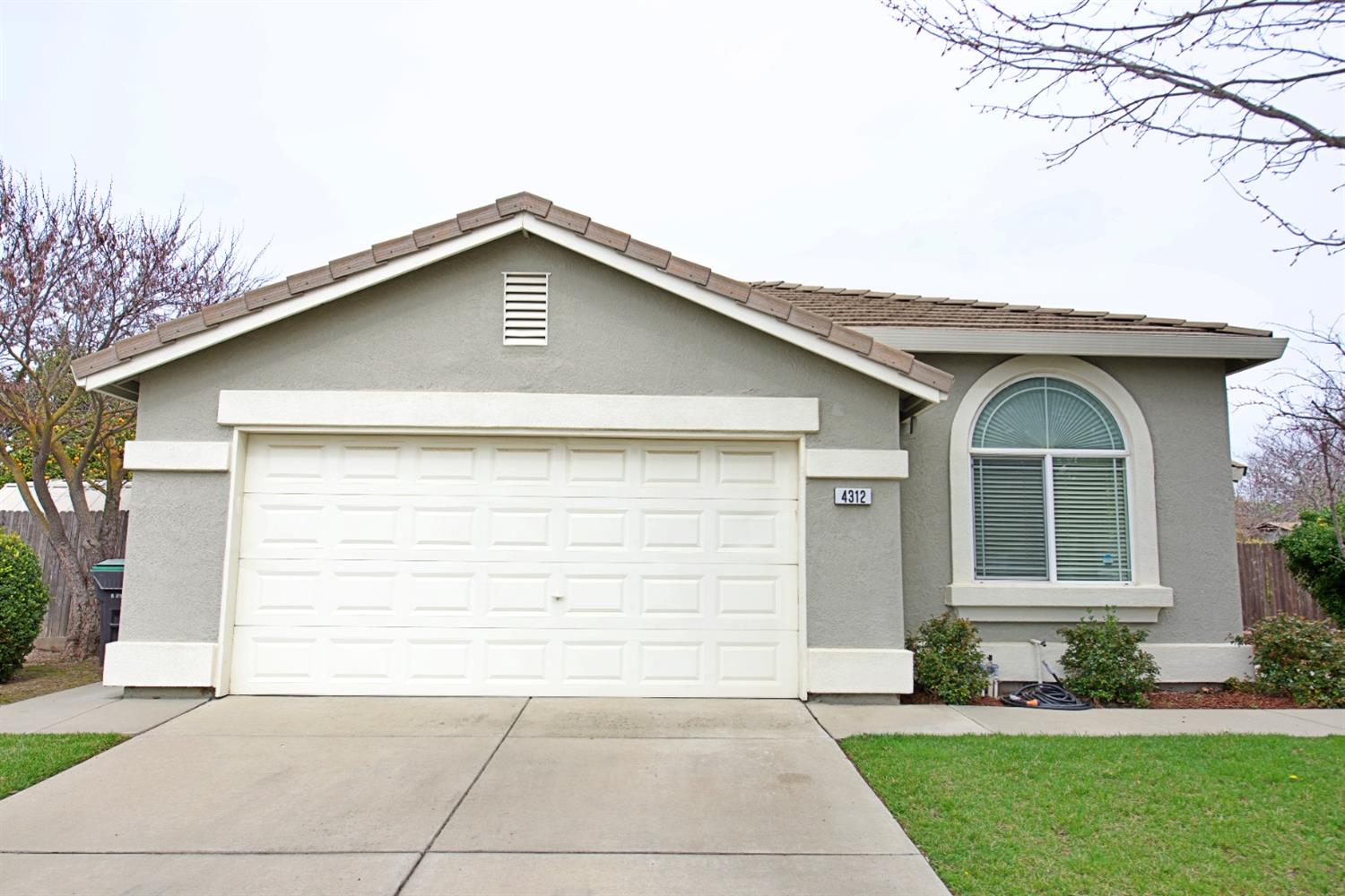 Detail Gallery Image 1 of 29 For 4312 Mondavi Ct, Stockton,  CA 95206 - 3 Beds | 2 Baths