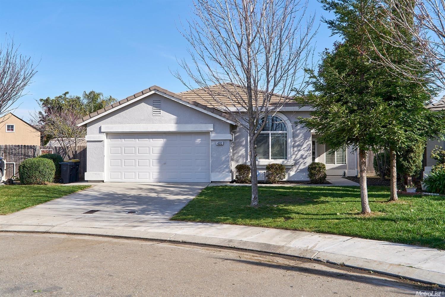 Detail Gallery Image 2 of 29 For 4312 Mondavi Ct, Stockton,  CA 95206 - 3 Beds | 2 Baths