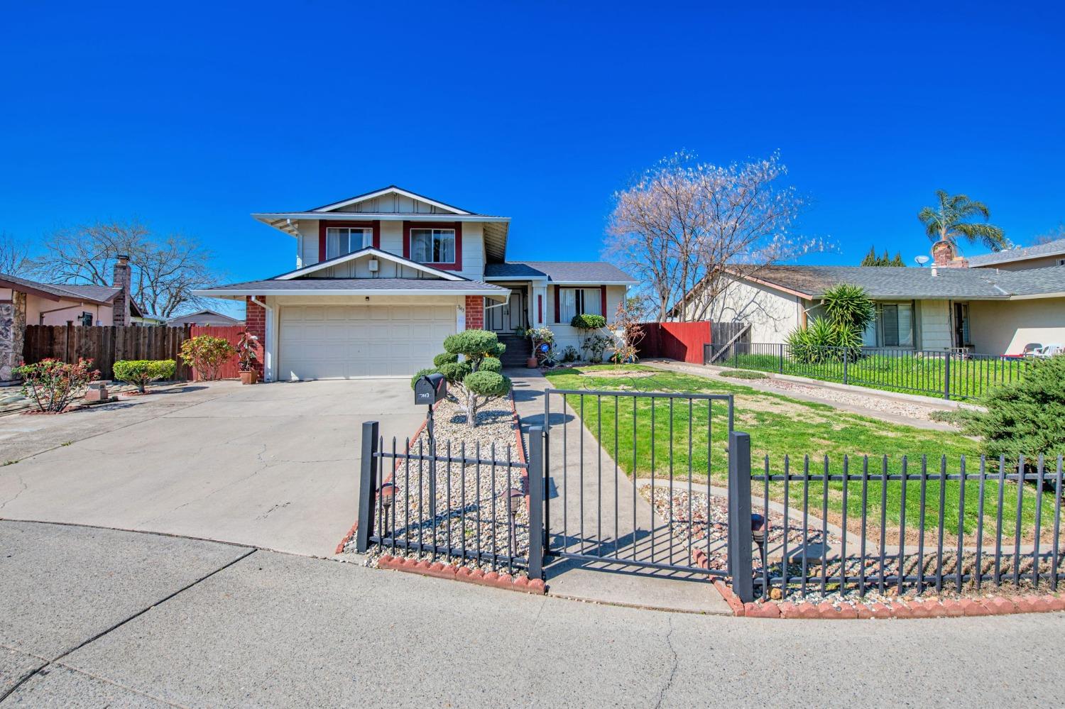 Detail Gallery Image 1 of 1 For 7613 Clement Cir, Sacramento,  CA 95828 - 4 Beds | 3 Baths