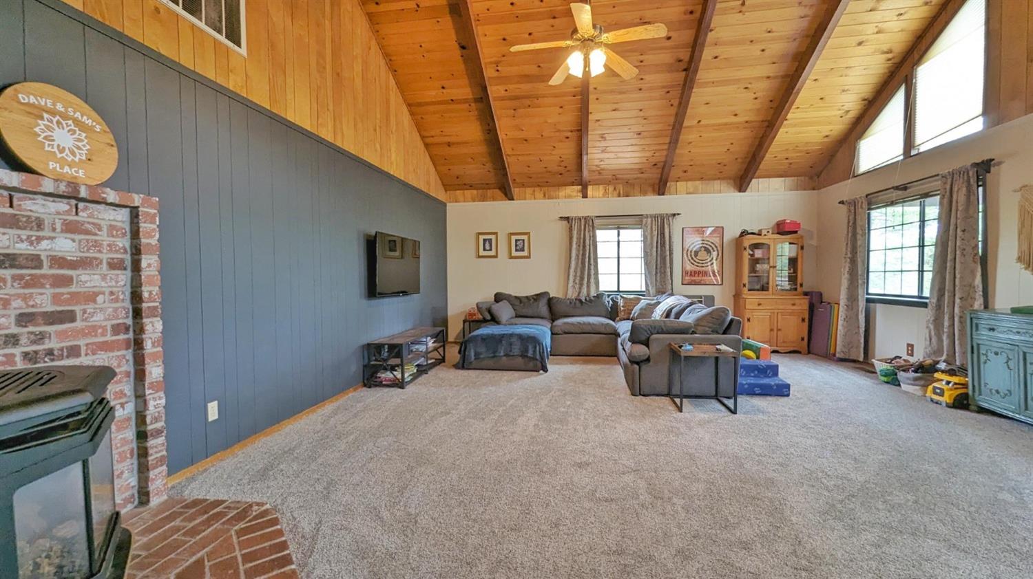Detail Gallery Image 17 of 88 For 8209 Mountain Meadow Dr, Mountain Ranch,  CA 95246 - 3 Beds | 2/1 Baths