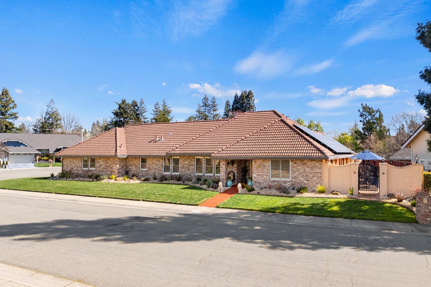 Photo of 1129 Newport Way, Roseville, CA 95661