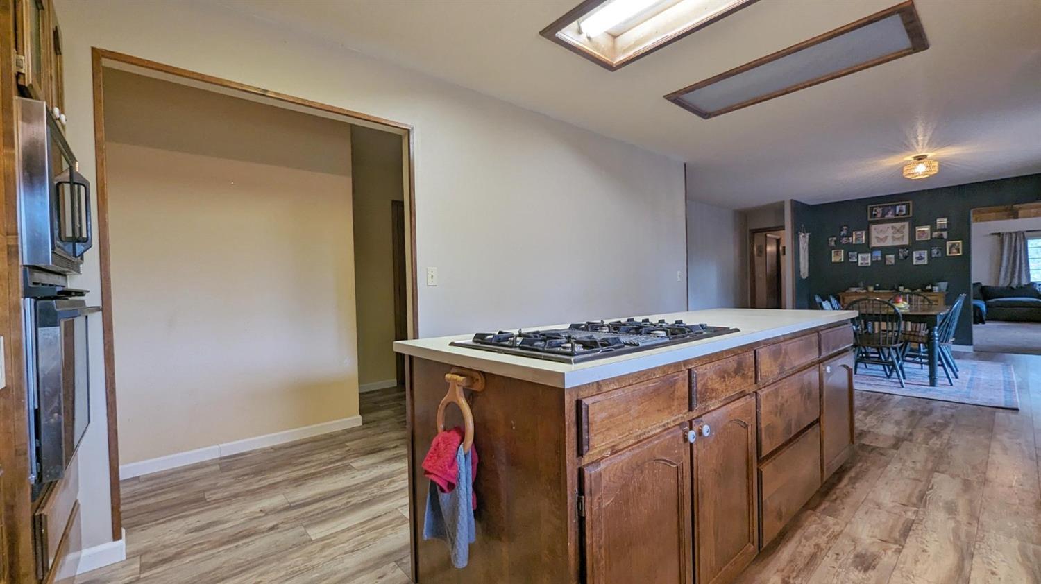 Detail Gallery Image 25 of 88 For 8209 Mountain Meadow Dr, Mountain Ranch,  CA 95246 - 3 Beds | 2/1 Baths