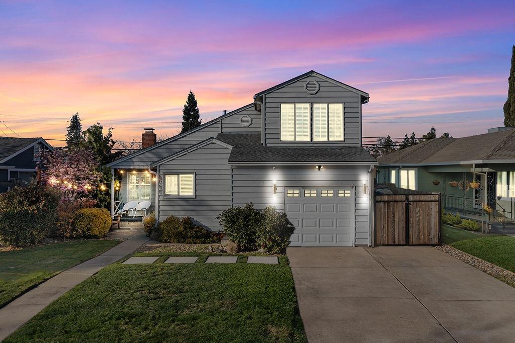 Detail Gallery Image 1 of 1 For 5301 C St, Sacramento,  CA 95819 - 3 Beds | 2 Baths