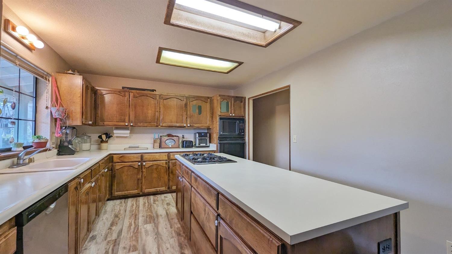 Detail Gallery Image 23 of 88 For 8209 Mountain Meadow Dr, Mountain Ranch,  CA 95246 - 3 Beds | 2/1 Baths
