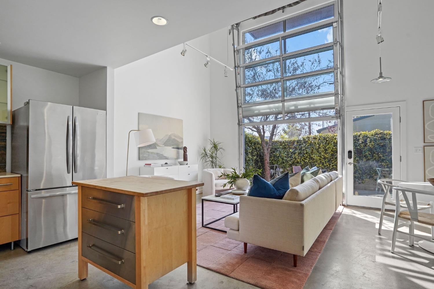 4Th Avenue, Sacramento, CA, 95817-3140