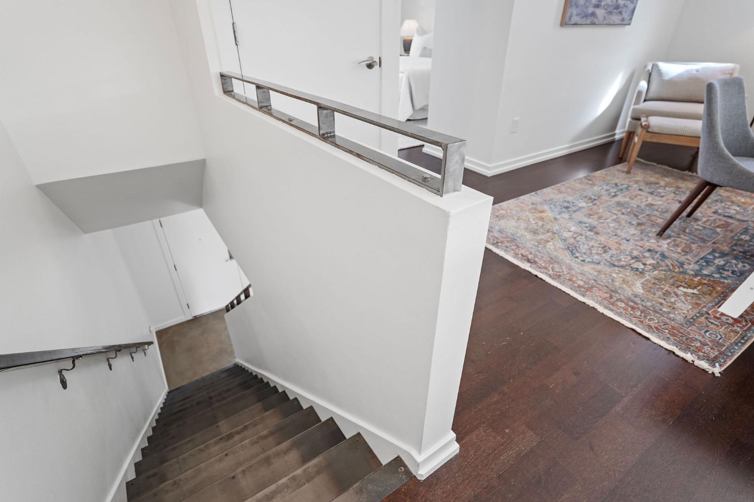 4Th Avenue, Sacramento, CA, 95817-3140