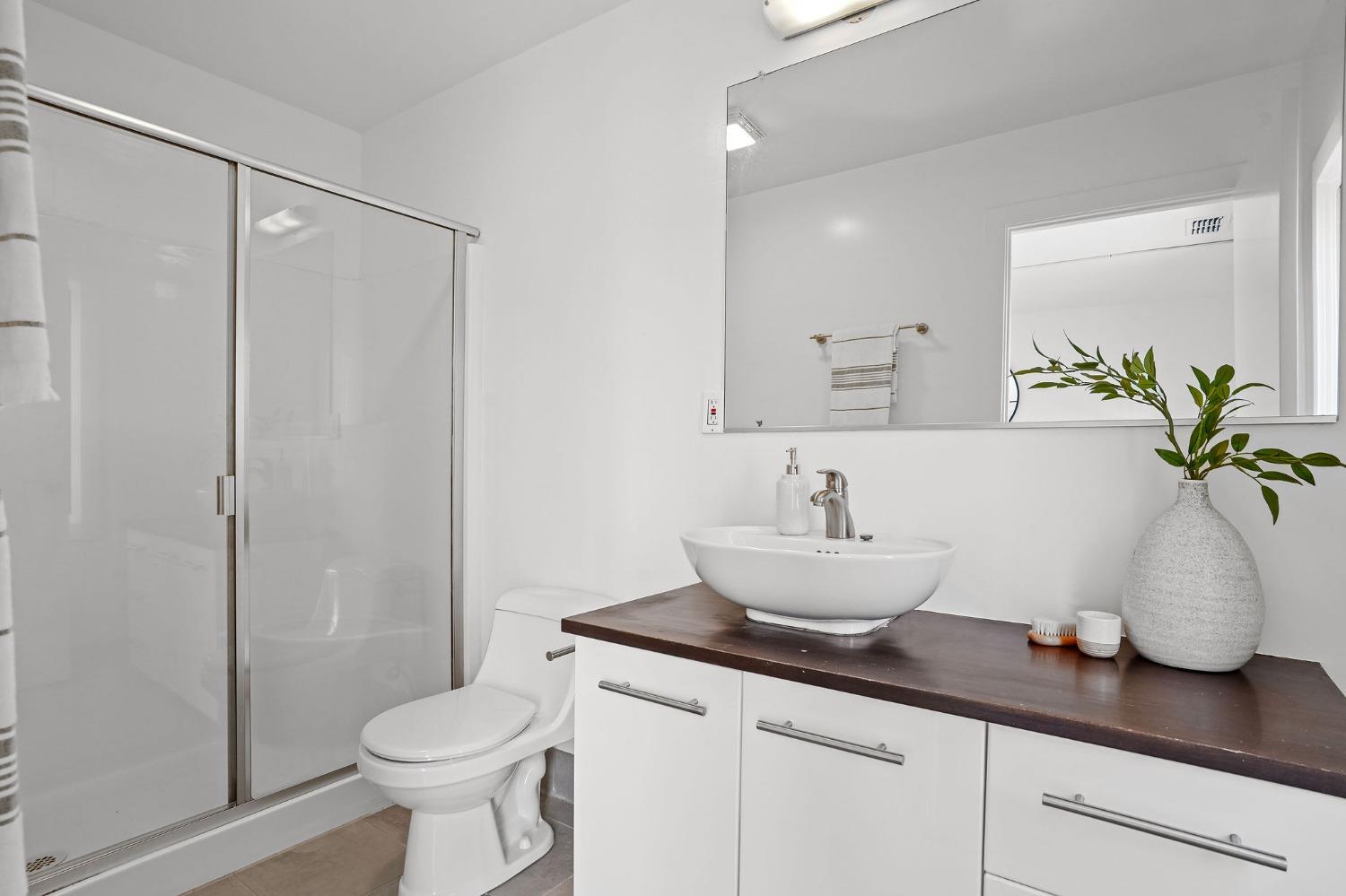 4Th Avenue, Sacramento, CA, 95817-3140