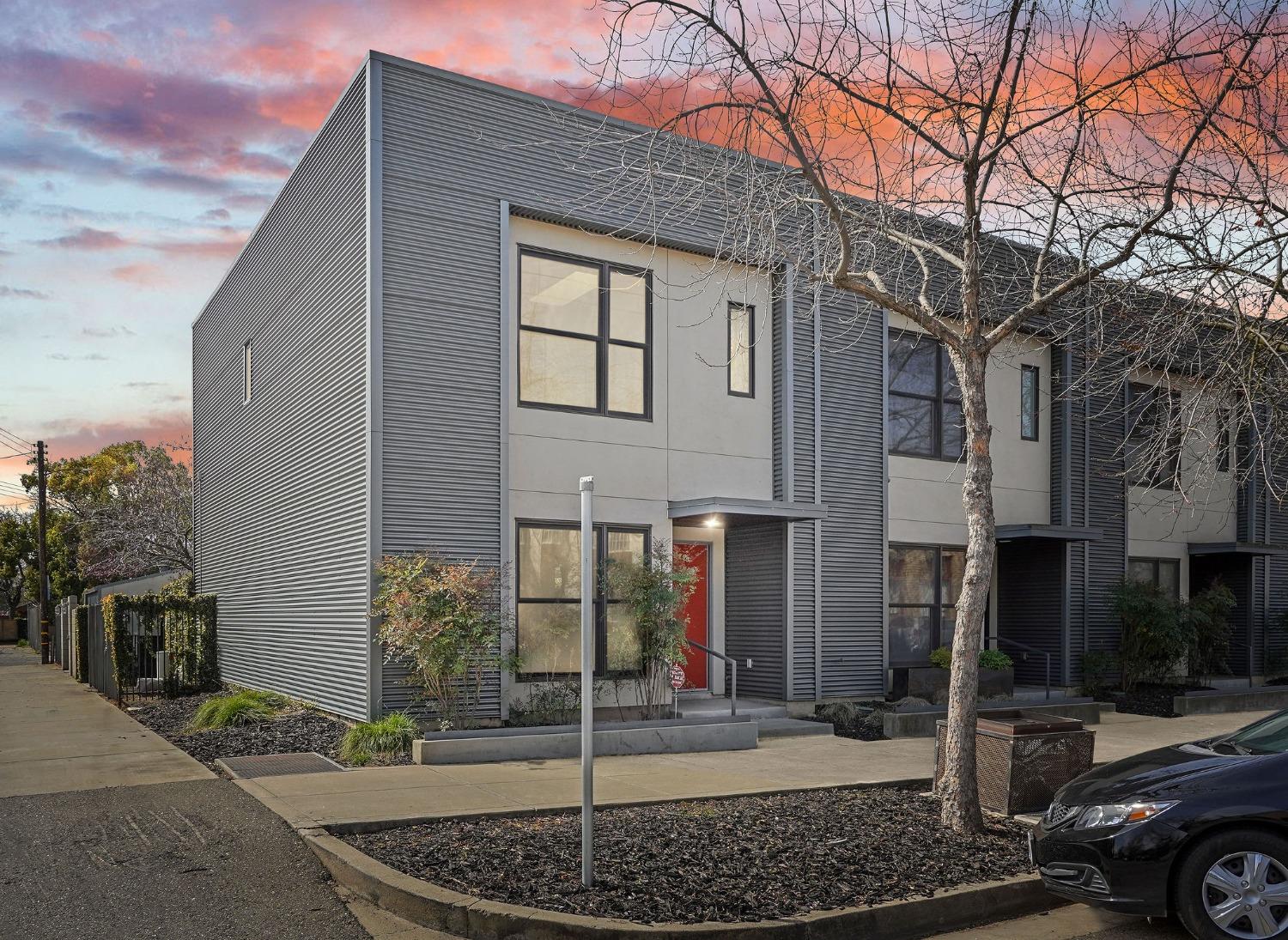 Detail Gallery Image 1 of 1 For 3522 4th Ave, Sacramento,  CA 95817 - 2 Beds | 2 Baths