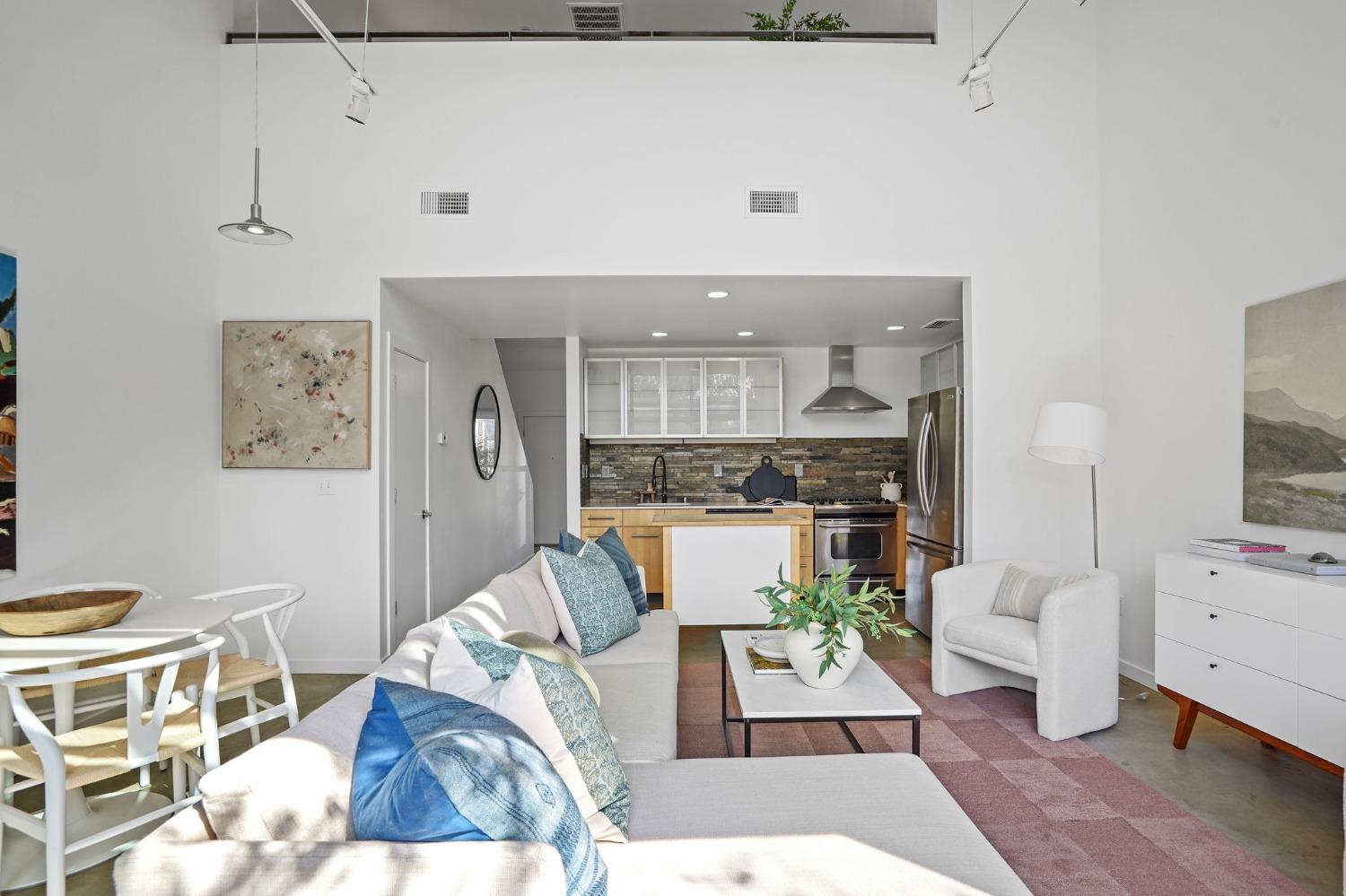 4Th Avenue, Sacramento, CA, 95817-3140