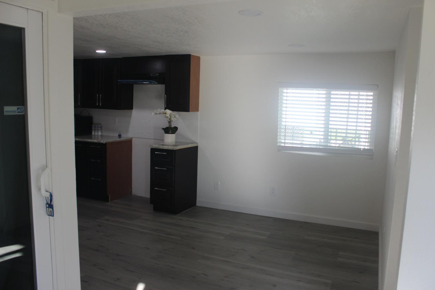 Detail Gallery Image 8 of 23 For 4449 S. Carpenter Rd B5, Modesto,  CA 95358 - 3 Beds | 1 Baths