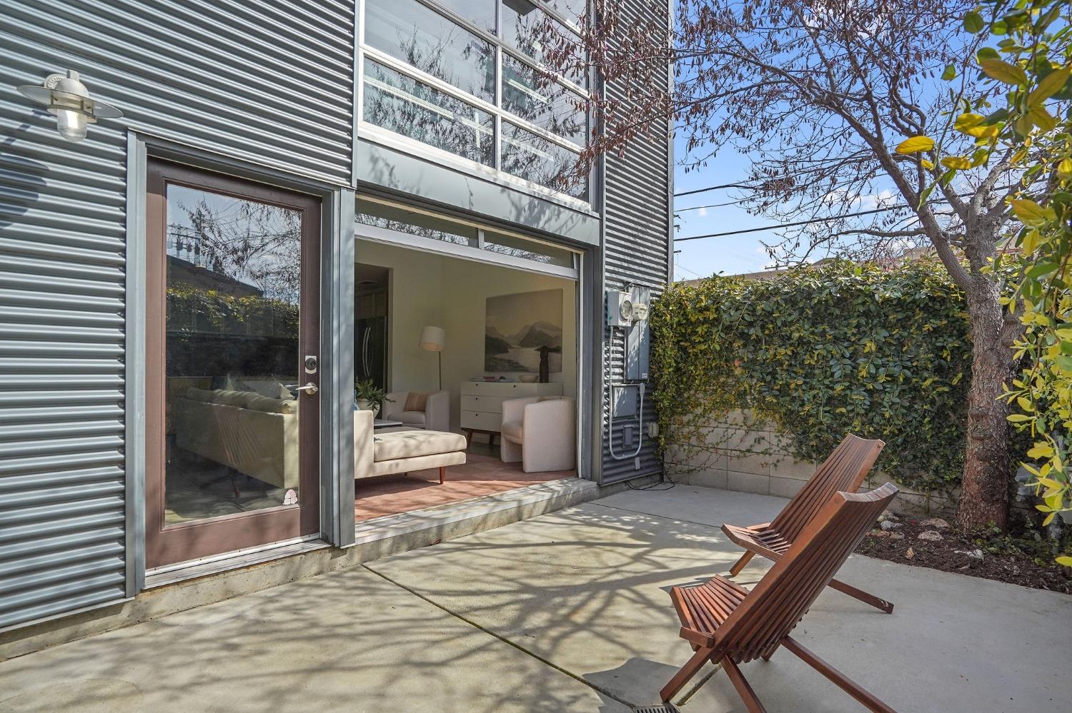 4Th Avenue, Sacramento, CA, 95817-3140