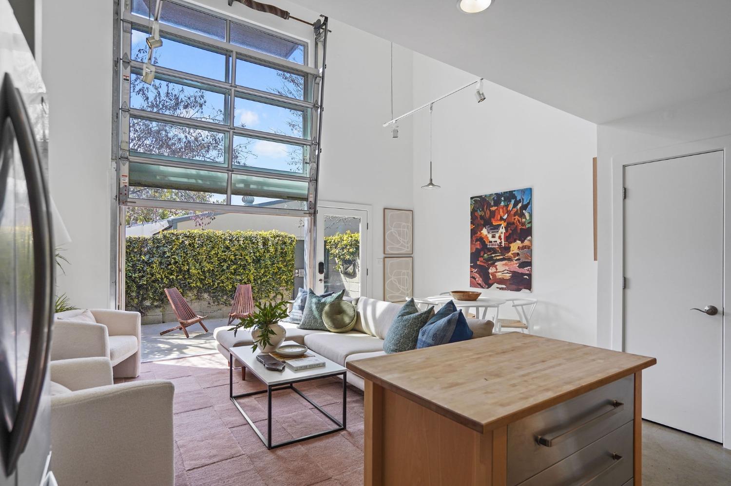 4Th Avenue, Sacramento, CA, 95817-3140