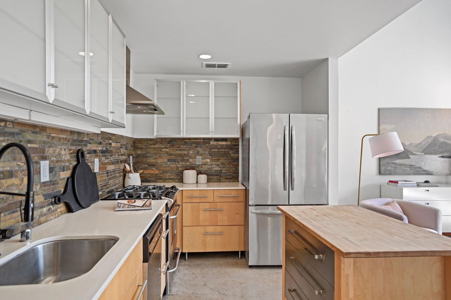 4Th Avenue, Sacramento, CA, 95817-3140