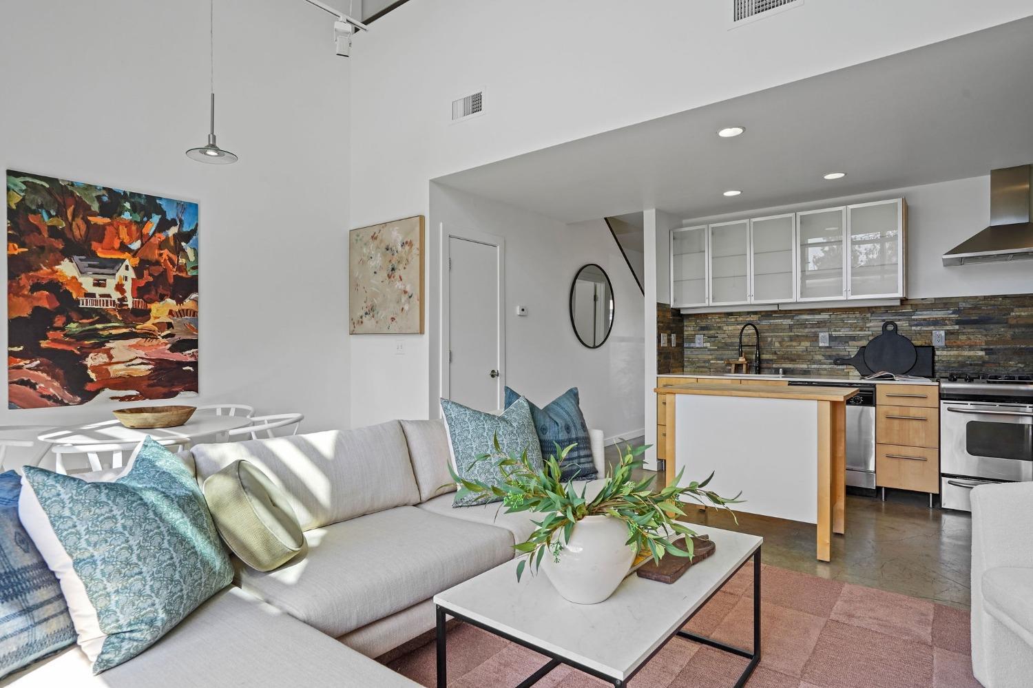4Th Avenue, Sacramento, CA, 95817-3140