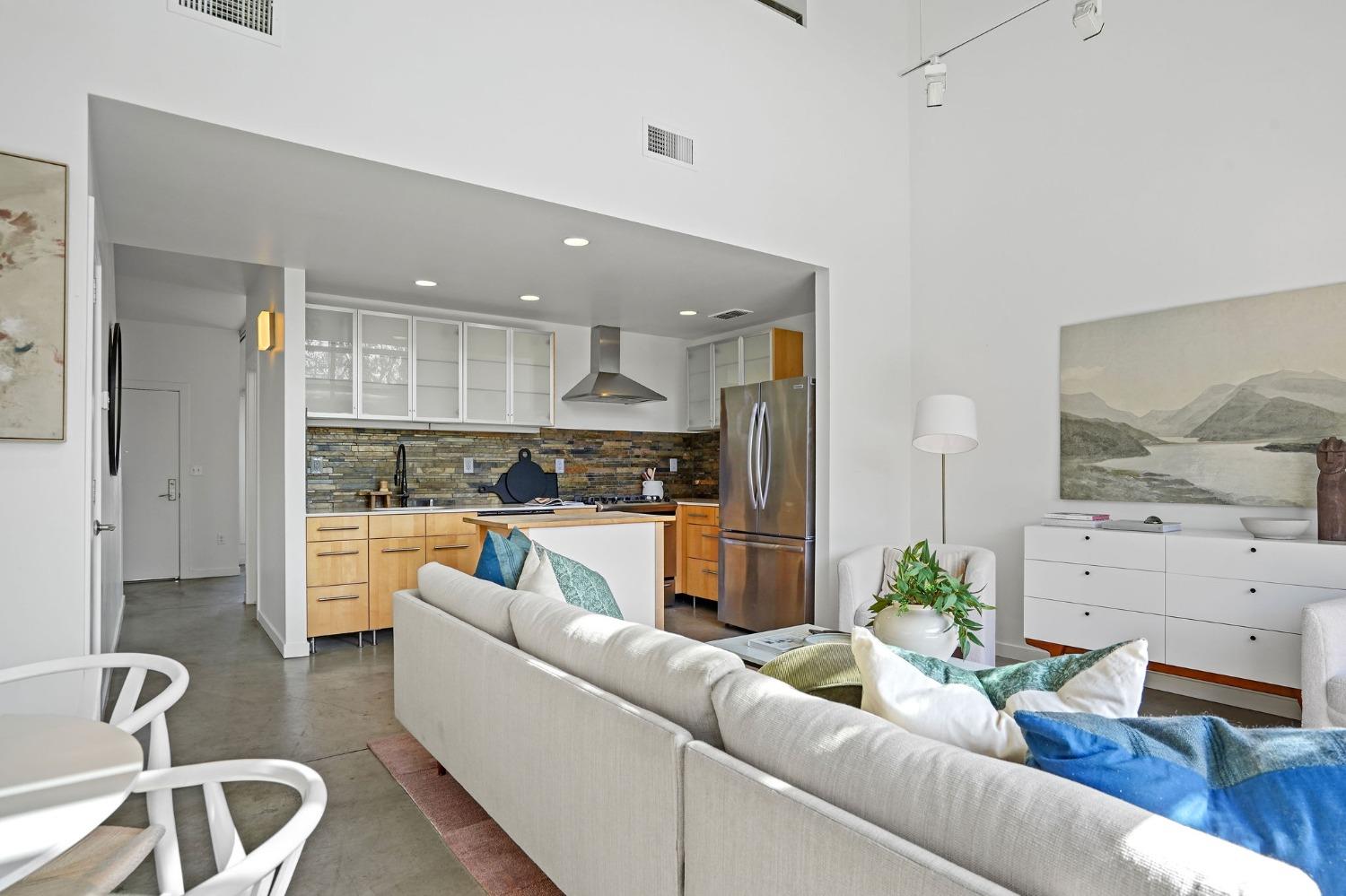 4Th Avenue, Sacramento, CA, 95817-3140