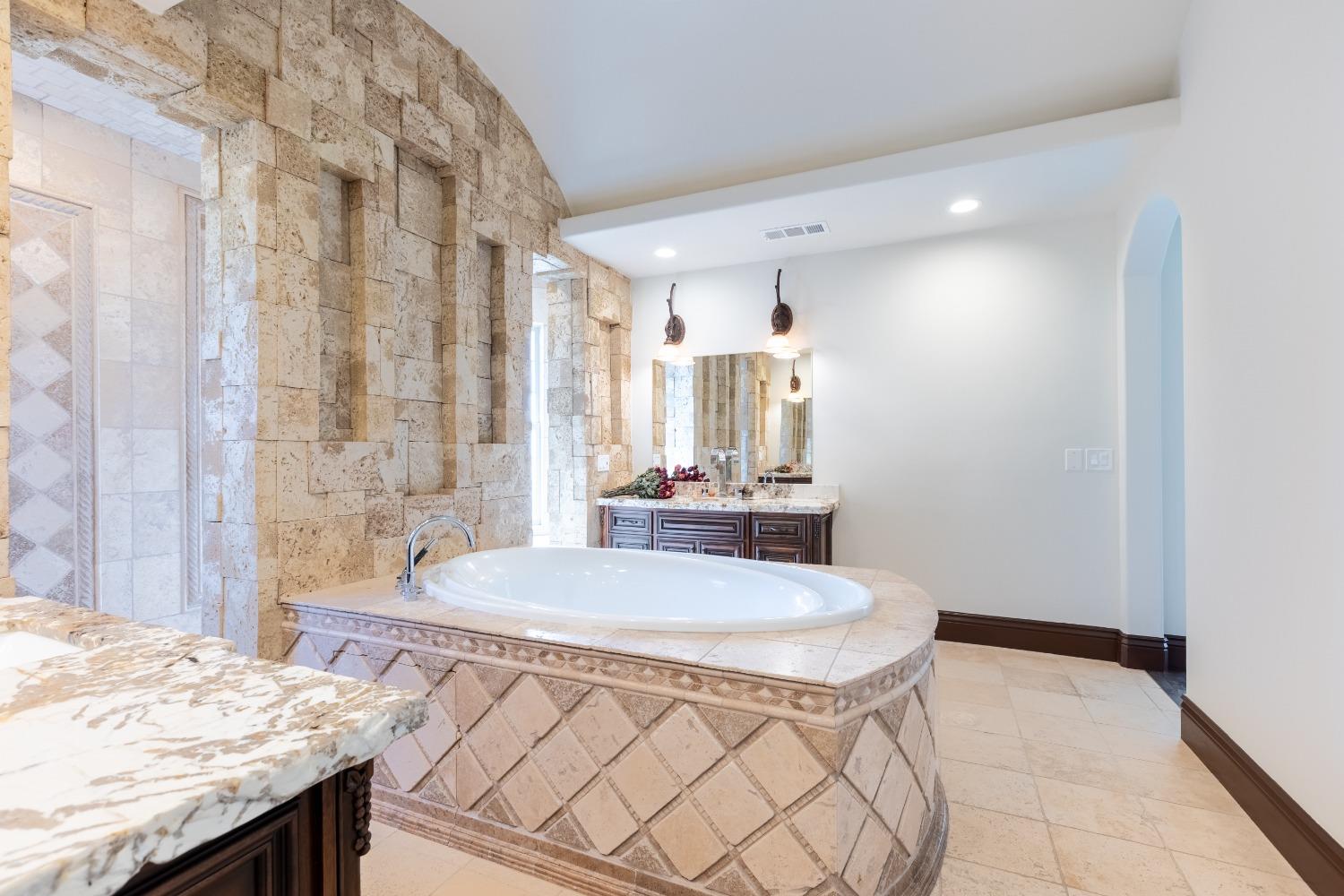 Detail Gallery Image 23 of 99 For 955 Crystal Oak Pl, Newcastle,  CA 95658 - 4 Beds | 4 Baths