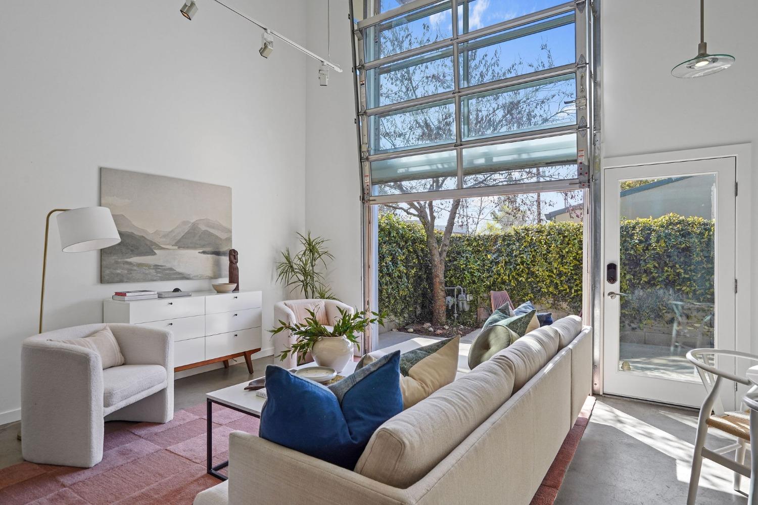 4Th Avenue, Sacramento, CA, 95817-3140