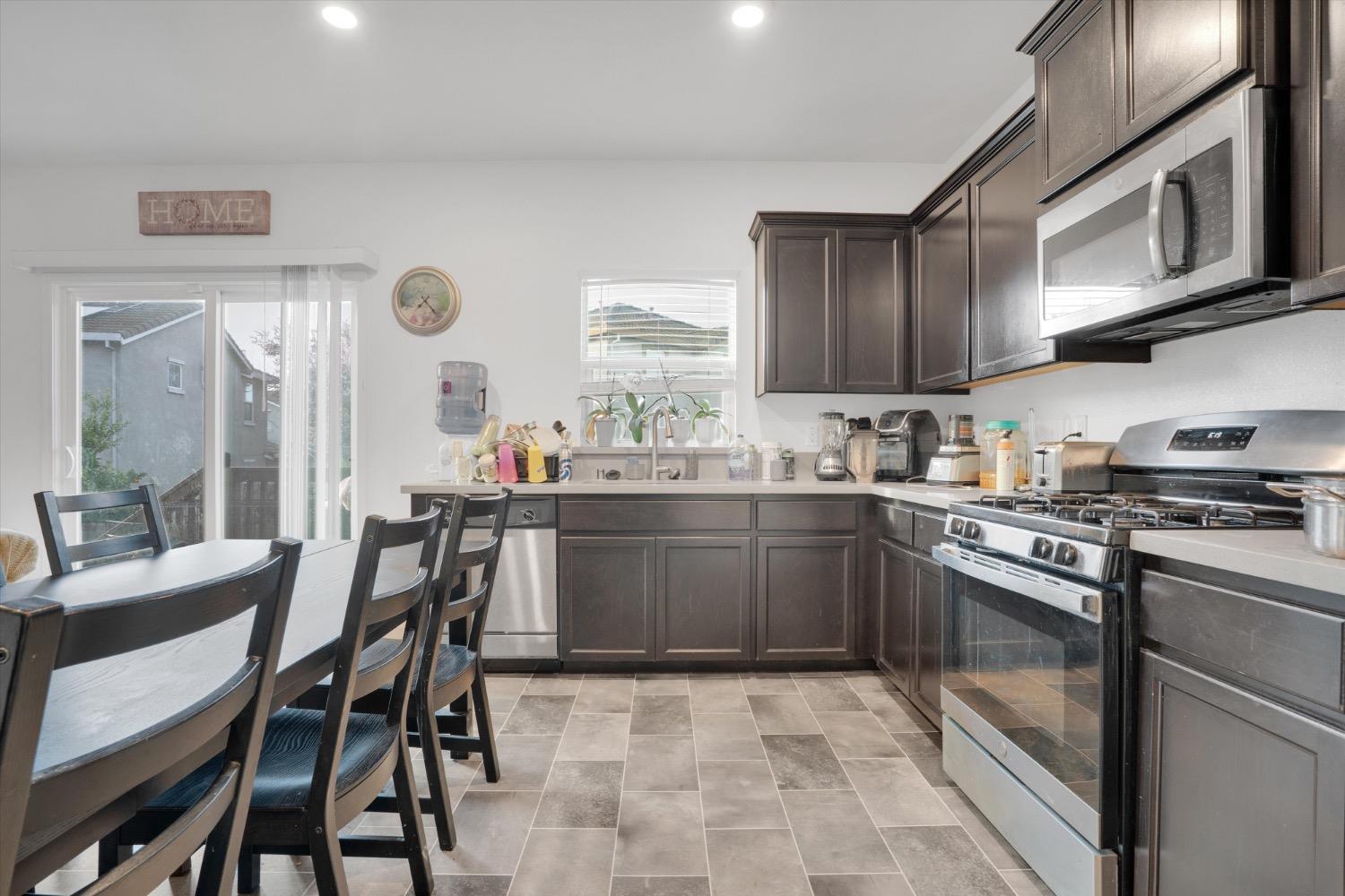 Detail Gallery Image 9 of 26 For 1546 La Vita Dr, Stockton,  CA 95206 - 3 Beds | 2/1 Baths