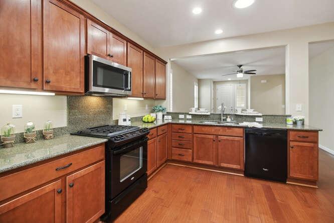 Detail Gallery Image 18 of 67 For 7605 Bloomsbury Way, Elk Grove,  CA 95757 - 2 Beds | 2 Baths
