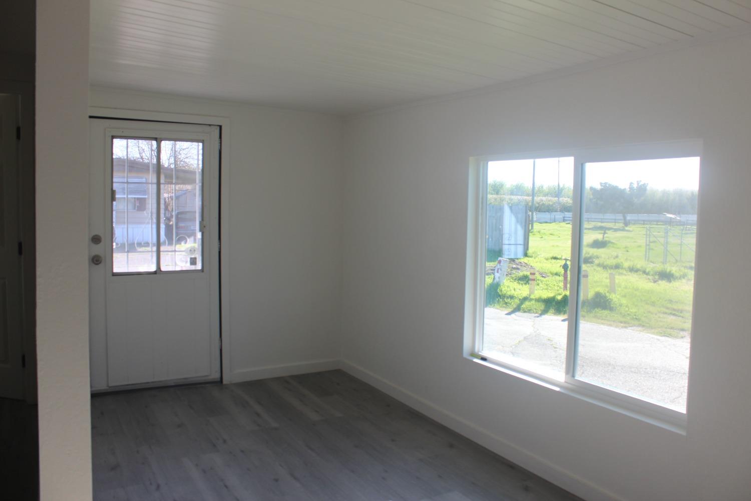 Detail Gallery Image 4 of 23 For 4449 S. Carpenter Rd B5, Modesto,  CA 95358 - 3 Beds | 1 Baths