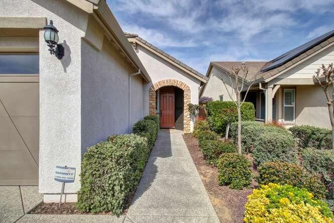 Detail Gallery Image 4 of 67 For 7605 Bloomsbury Way, Elk Grove,  CA 95757 - 2 Beds | 2 Baths