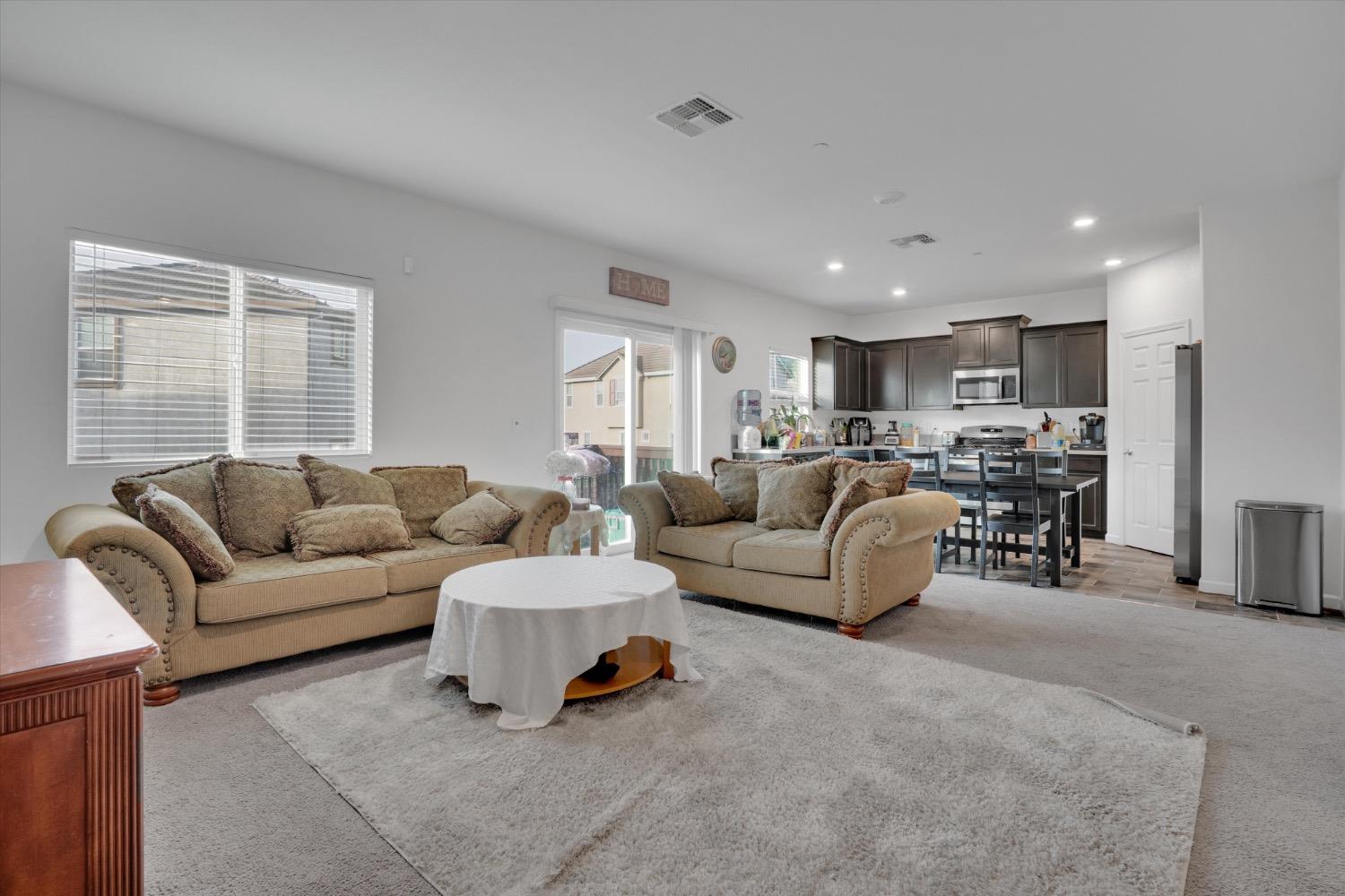 Detail Gallery Image 5 of 26 For 1546 La Vita Dr, Stockton,  CA 95206 - 3 Beds | 2/1 Baths