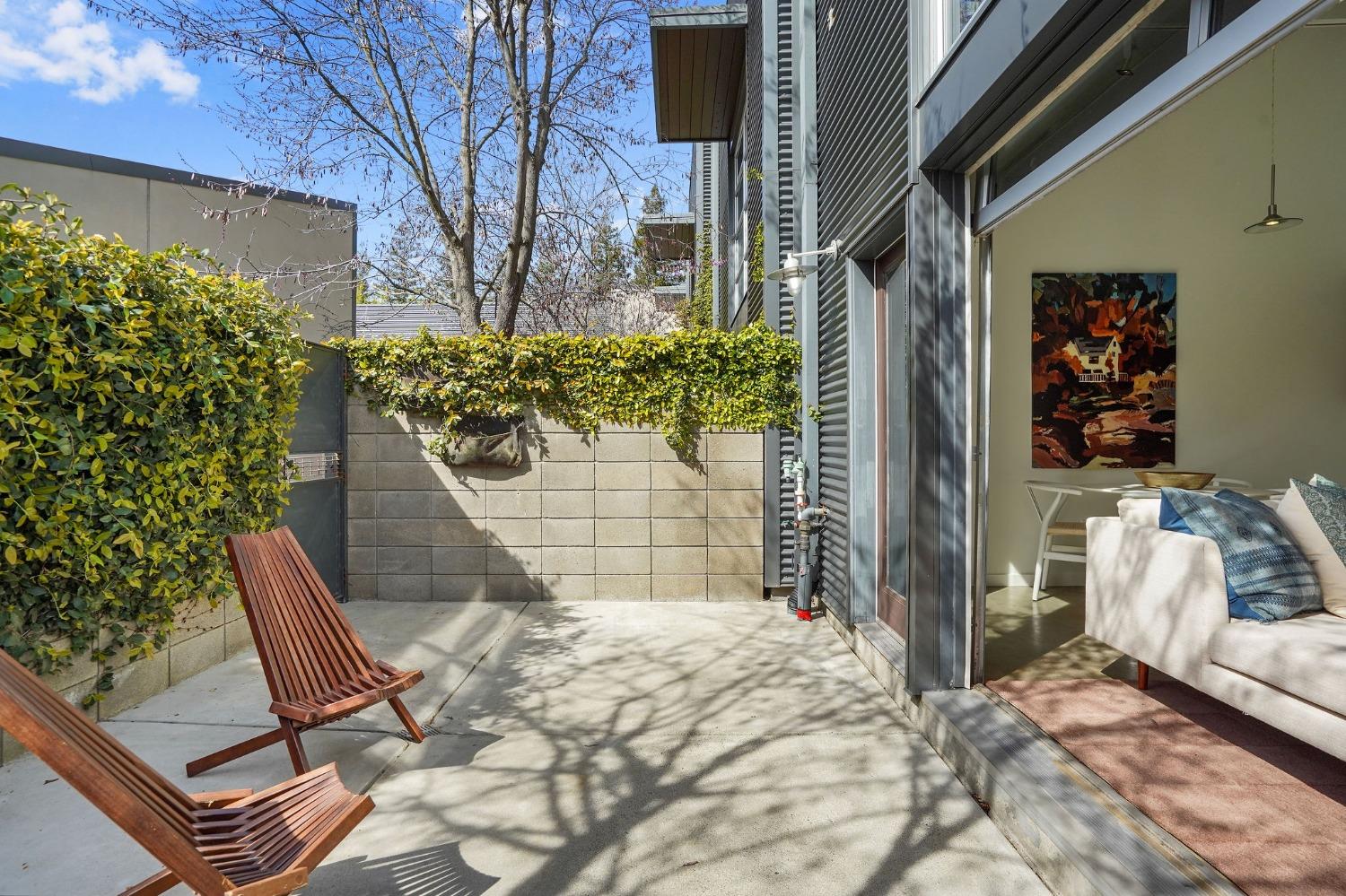4Th Avenue, Sacramento, CA, 95817-3140